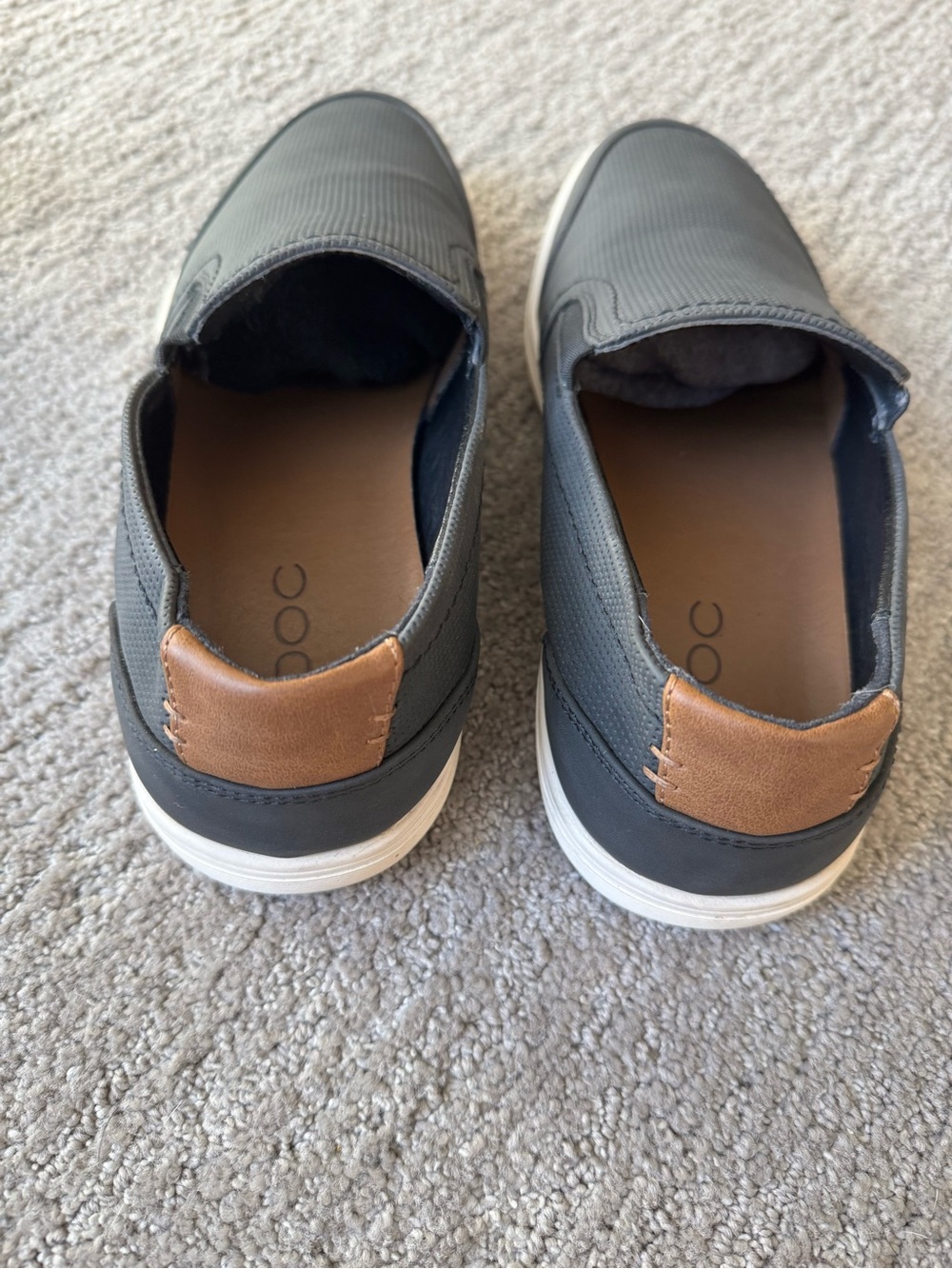 Men's Gray Slip-On Casual Loafers with White Sole - Picture 5 of 7